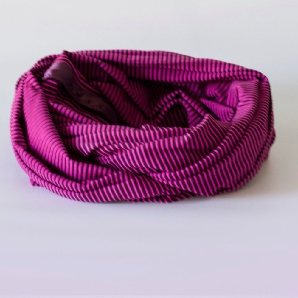 Lululemon Vinyasa Scarf Wrap Luon Light Hyper Stripe Raspberry Color